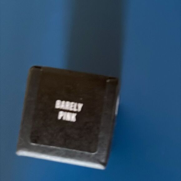 MAKEUP BY MARIO MOISTUREGLOW™ PLUMPING LIP COLOR - Barely Pink - Picture 2 of 5